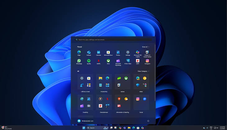 Windows 11 25H2 desktop and multi-edition installation media